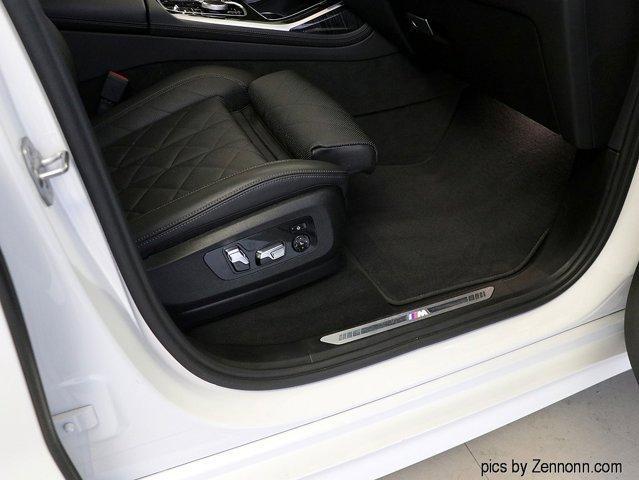 Photo of 2023 Mineral White Metallic BMW X7
