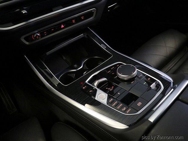 Photo of 2023 Mineral White Metallic BMW X7