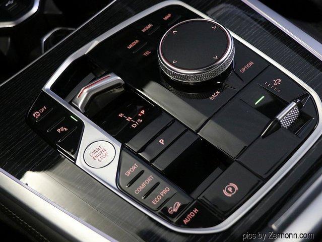 Photo of 2023 Mineral White Metallic BMW X7