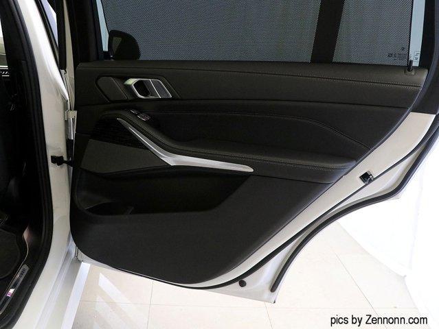Photo of 2023 Mineral White Metallic BMW X7
