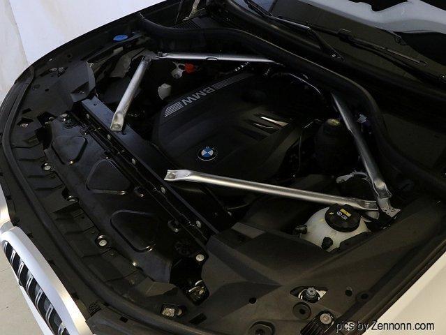 Photo of 2023 Mineral White Metallic BMW X7