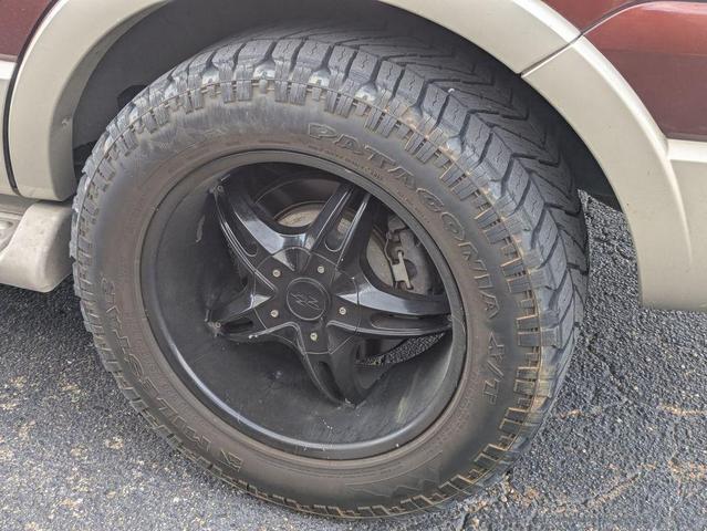 Photo of 2006 Dark Copper Clearcoat Metallic Ford Expedition