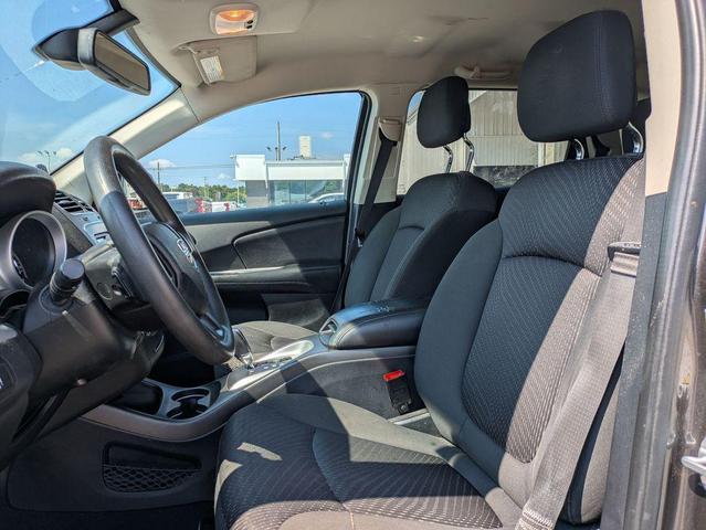Photo of 2018 Granite Pearlcoat Dodge Journey