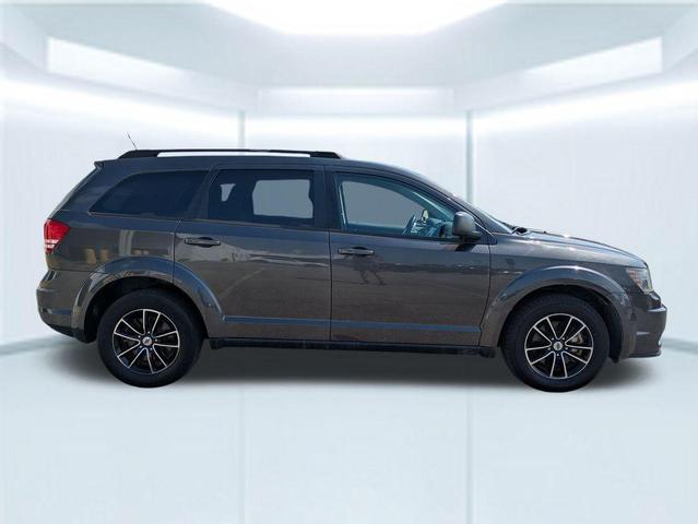 Photo of 2018 Granite Pearlcoat Dodge Journey