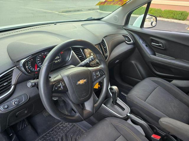 Photo of 2018 Summit White Chevrolet Trax