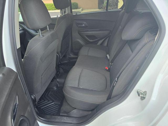 Photo of 2018 Summit White Chevrolet Trax