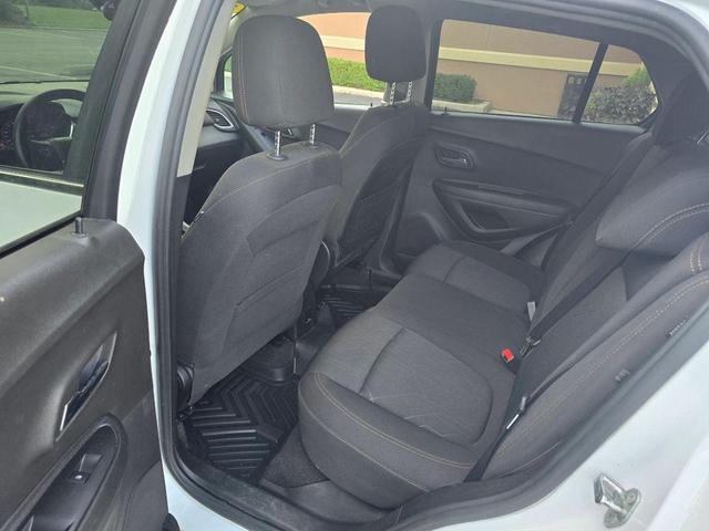 Photo of 2018 Summit White Chevrolet Trax