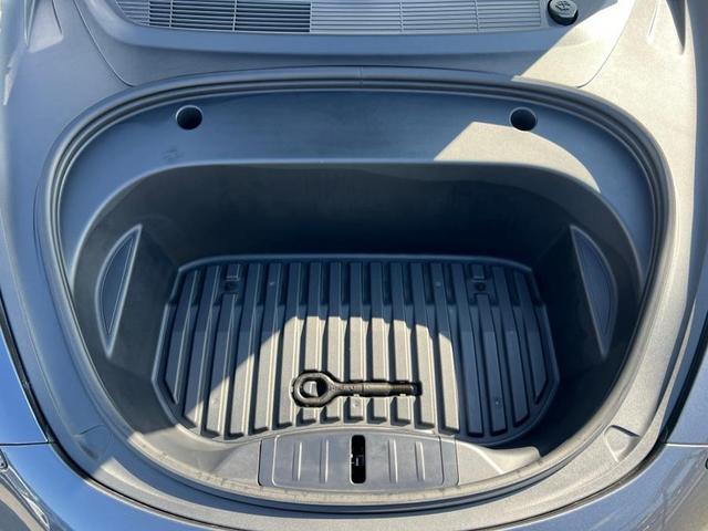 Photo of 2023 Midnight Silver Metallic Tesla Model 3