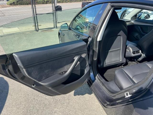 Photo of 2023 Midnight Silver Metallic Tesla Model 3