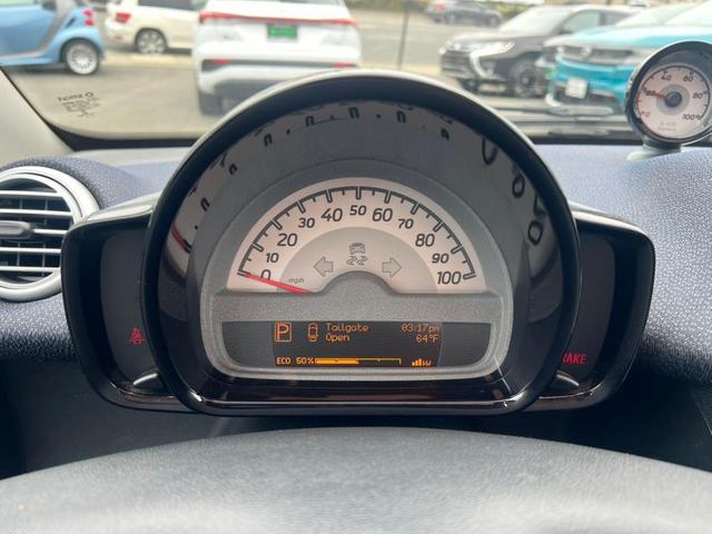Photo of 2016 Crystal White smart ForTwo Electric Drive