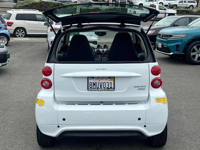 Photo of 2016 Crystal White smart ForTwo Electric Drive