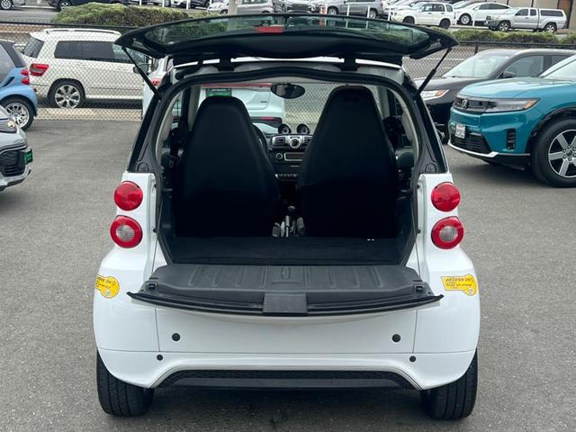 Photo of 2016 Crystal White smart ForTwo Electric Drive