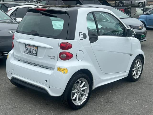 Photo of 2016 Crystal White smart ForTwo Electric Drive