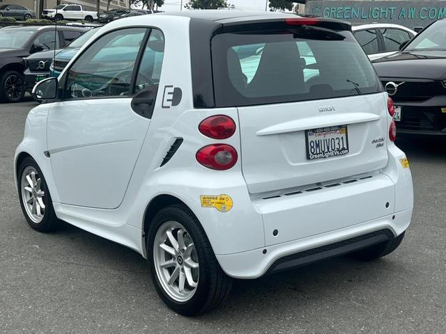 Photo of 2016 Crystal White smart ForTwo Electric Drive