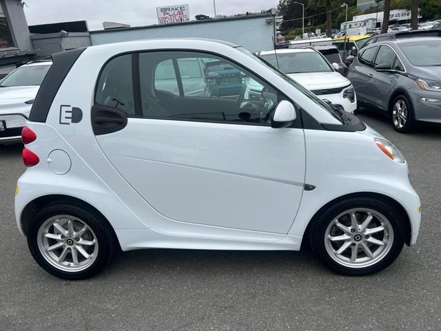 Photo of 2016 Crystal White smart ForTwo Electric Drive