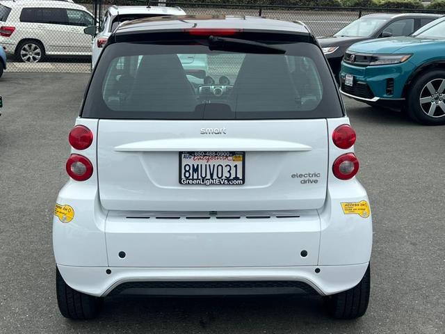 Photo of 2016 Crystal White smart ForTwo Electric Drive