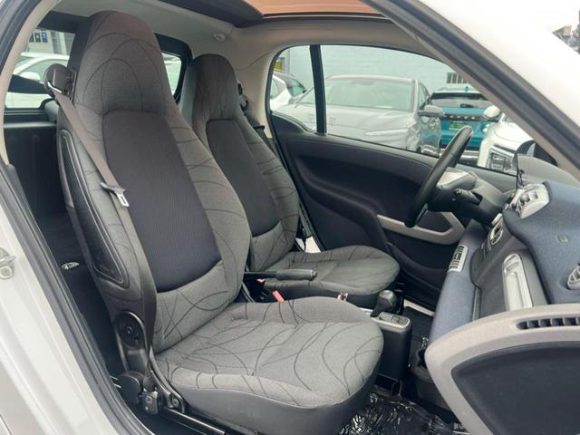 Photo of 2016 Crystal White smart ForTwo Electric Drive