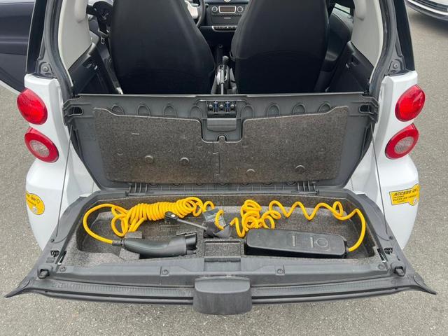Photo of 2016 Crystal White smart ForTwo Electric Drive