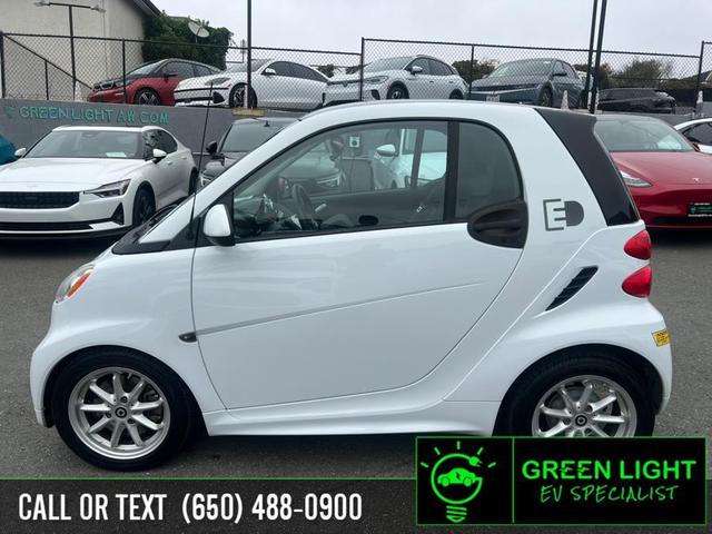 Photo of 2016 Crystal White smart ForTwo Electric Drive