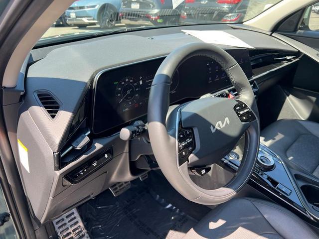 Photo of 2023 Cityscape Green Kia Niro EV