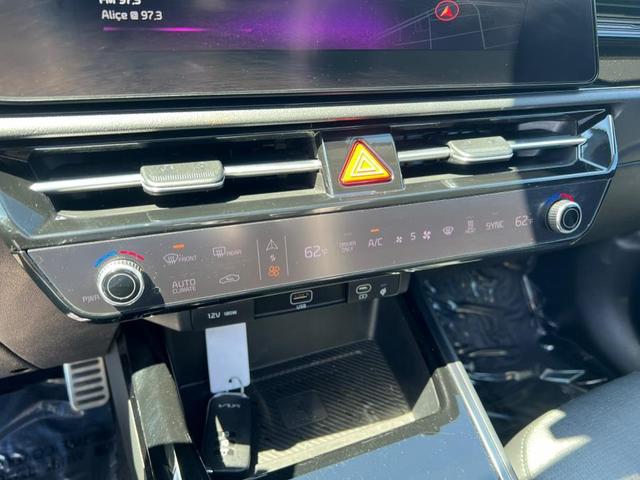 Photo of 2023 Cityscape Green Kia Niro EV