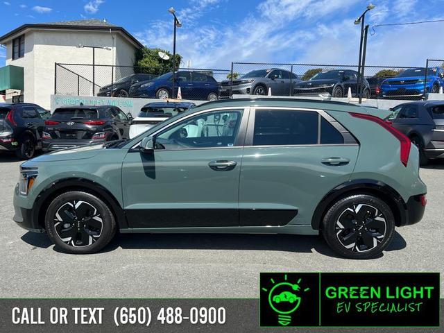 Photo of 2023 Cityscape Green Kia Niro EV