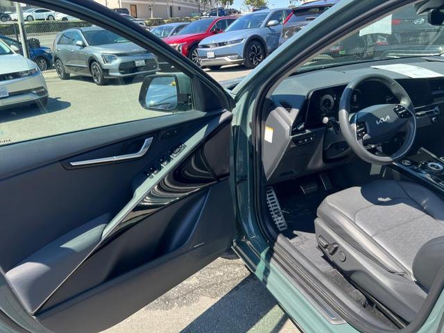 Photo of 2023 Cityscape Green Kia Niro EV