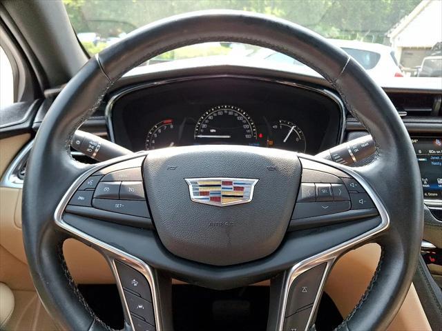 Photo of 2018 Crystal White Tricoat - G1W Cadillac XT5
