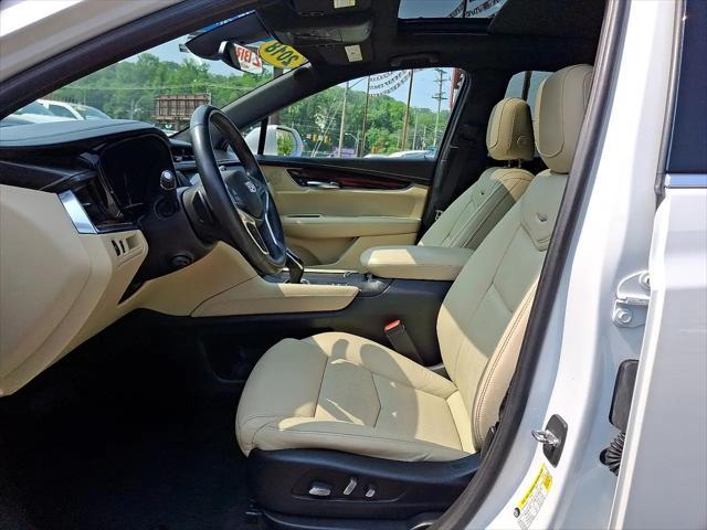 Photo of 2018 Crystal White Tricoat - G1W Cadillac XT5