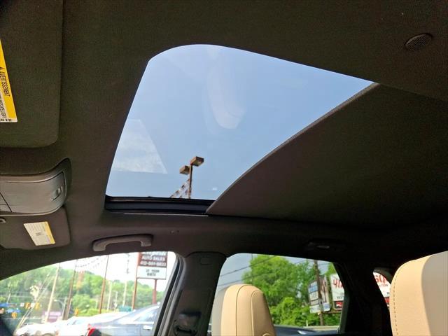 Photo of 2018 Crystal White Tricoat - G1W Cadillac XT5