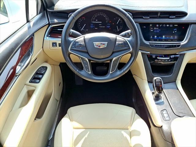 Photo of 2018 Crystal White Tricoat - G1W Cadillac XT5