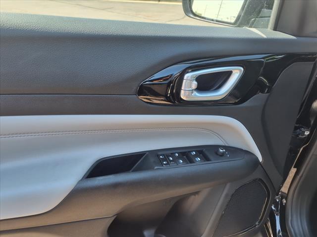 Photo of 2025 Diamond Black Jeep Compass
