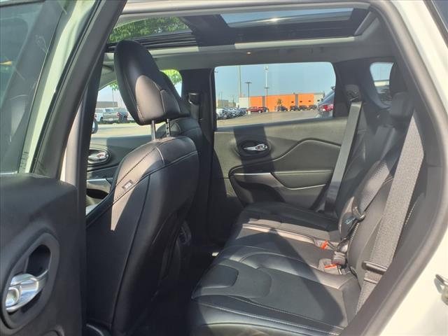 Photo of 2022 Bright White Clearcoat Jeep Cherokee