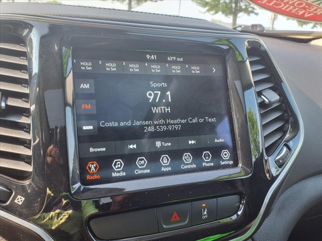Photo of 2022 Bright White Clearcoat Jeep Cherokee