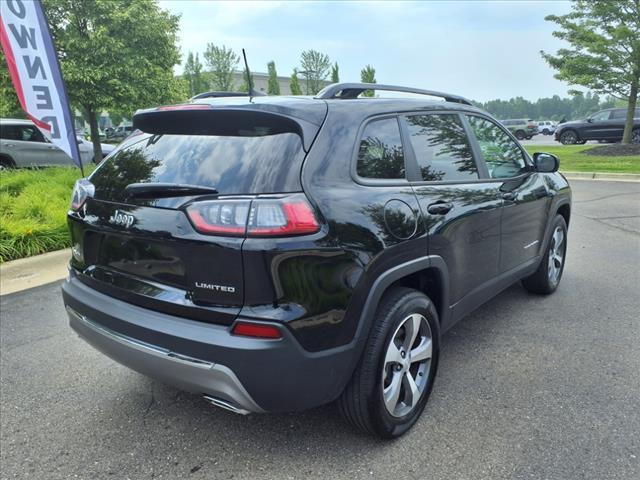 Photo of 2022 Diamond Black Jeep Cherokee