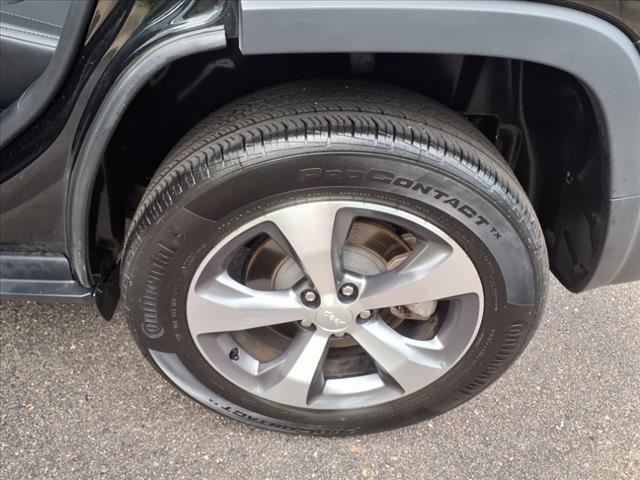 Photo of 2022 Diamond Black Jeep Cherokee