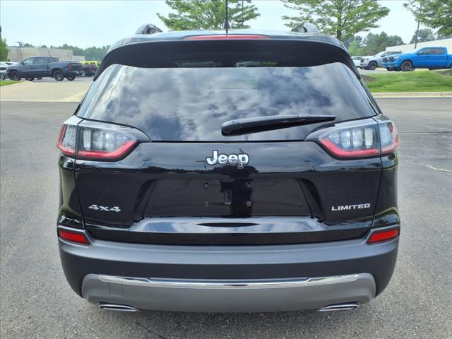 Photo of 2022 Diamond Black Jeep Cherokee