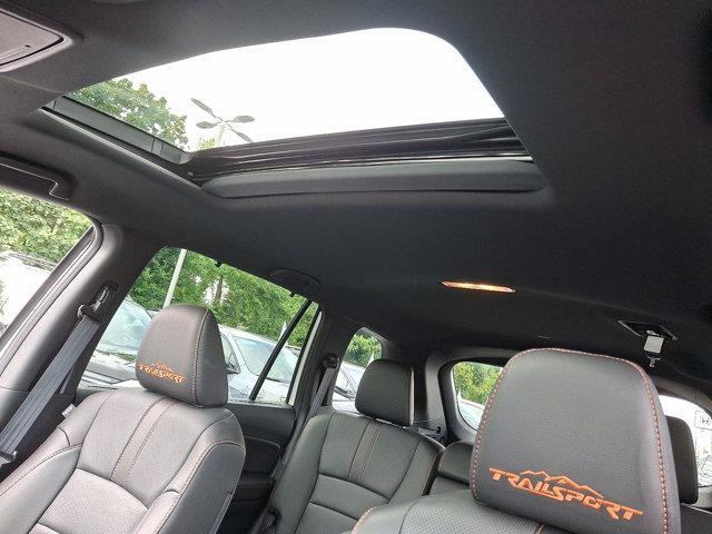 Photo of 2022 Platinum White Honda Passport