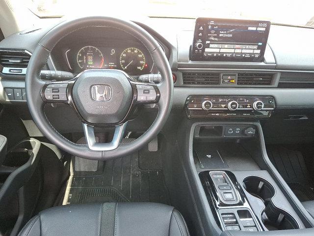 Photo of 2025 Platinum White Pearl Honda Pilot