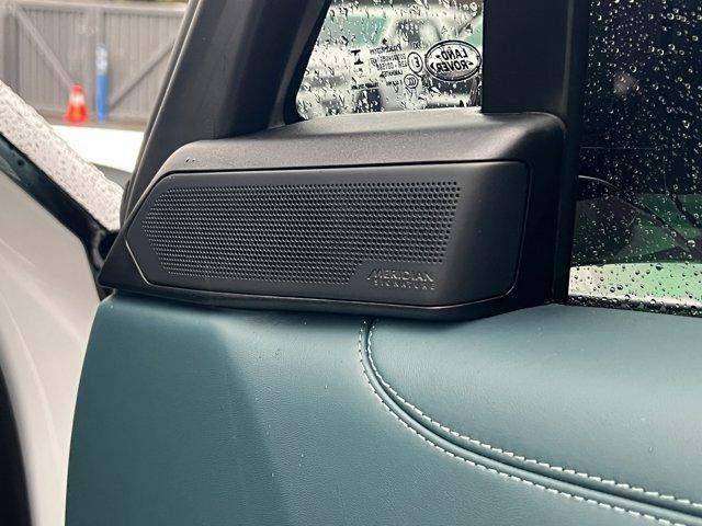 Photo of 2025 Ostuni Pearl White Land Rover Range Rover