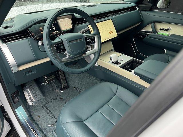 Photo of 2025 Ostuni Pearl White Land Rover Range Rover