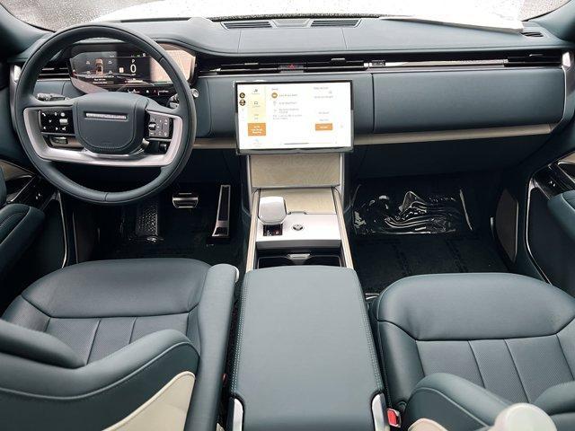 Photo of 2025 Ostuni Pearl White Land Rover Range Rover