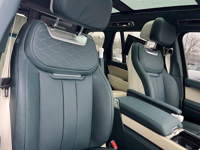 Photo of 2025 Ostuni Pearl White Land Rover Range Rover