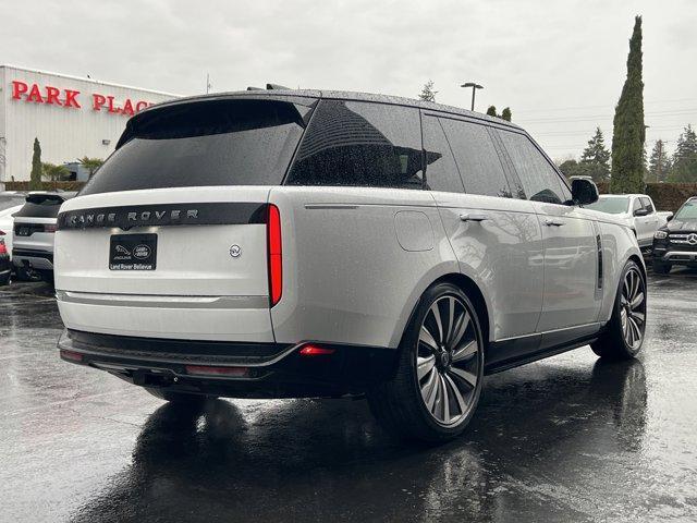 Photo of 2025 Ostuni Pearl White Land Rover Range Rover