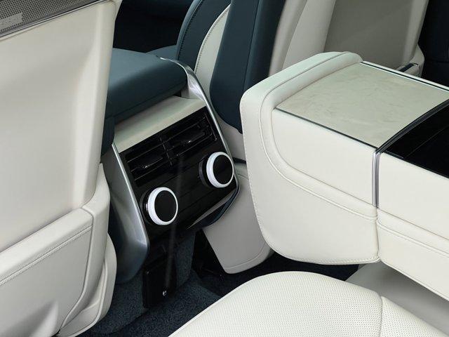Photo of 2025 Ostuni Pearl White Land Rover Range Rover