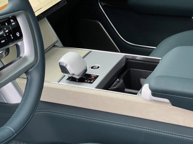 Photo of 2025 Ostuni Pearl White Land Rover Range Rover