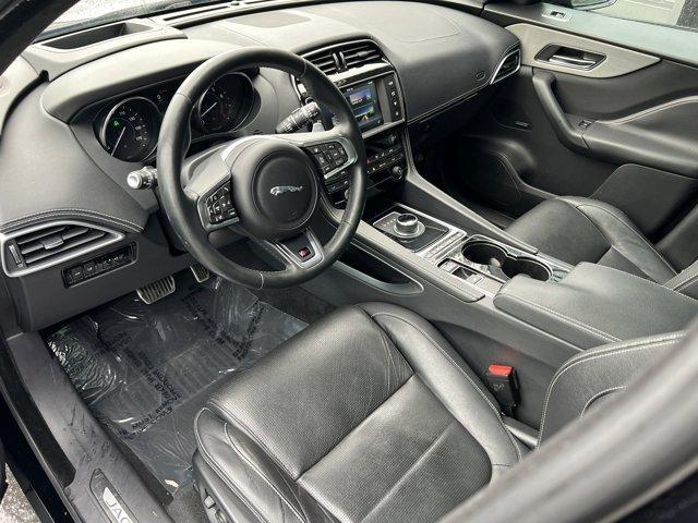 Photo of 2017 Ebony Black Jaguar F-PACE