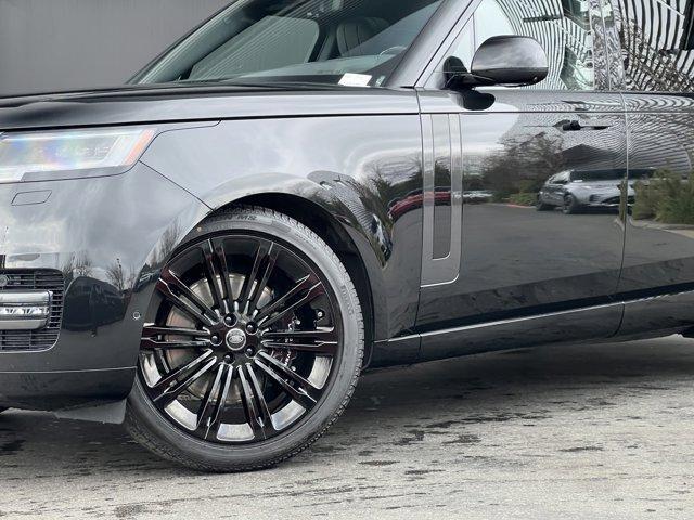 Photo of 2025 Santorini Black Land Rover Range Rover