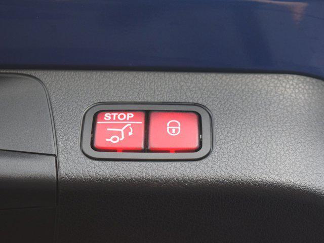 Photo of 2021 Galaxy Blue Metallic Mercedes-Benz GLB 250