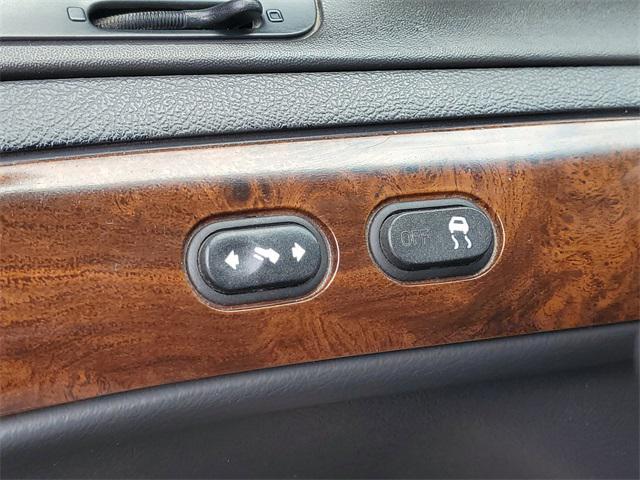Photo of 2005 Black Clearcoat Mercury Grand Marquis